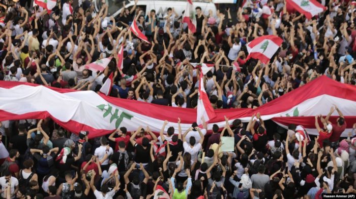 نعم، رجال الأعمال اللبنانيون منحازون للحراك، ولكن هناك أشياء تخيفهم منه