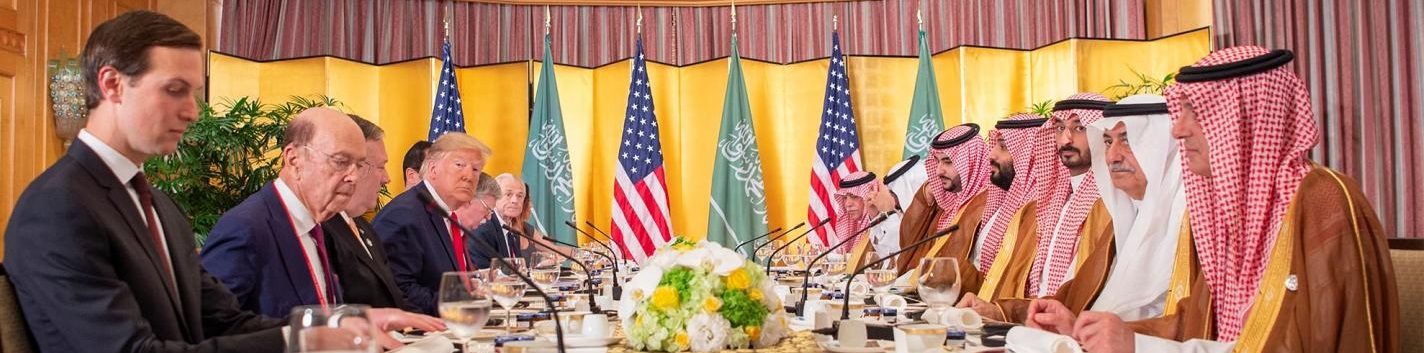 الهيمنة القديمة الجديدة.. كيف تتحكم أمريكا بالتنافس السعودي الإيراني على النفط في الخليج؟