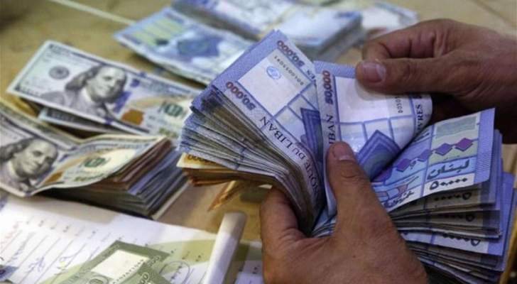 أموالهم بالبنوك ولا يستطيعون الوصول إليها.. لبنانيون يروون ظروفهم الصعبة التي دفعتهم لسحب «تحويشة عمرهم»