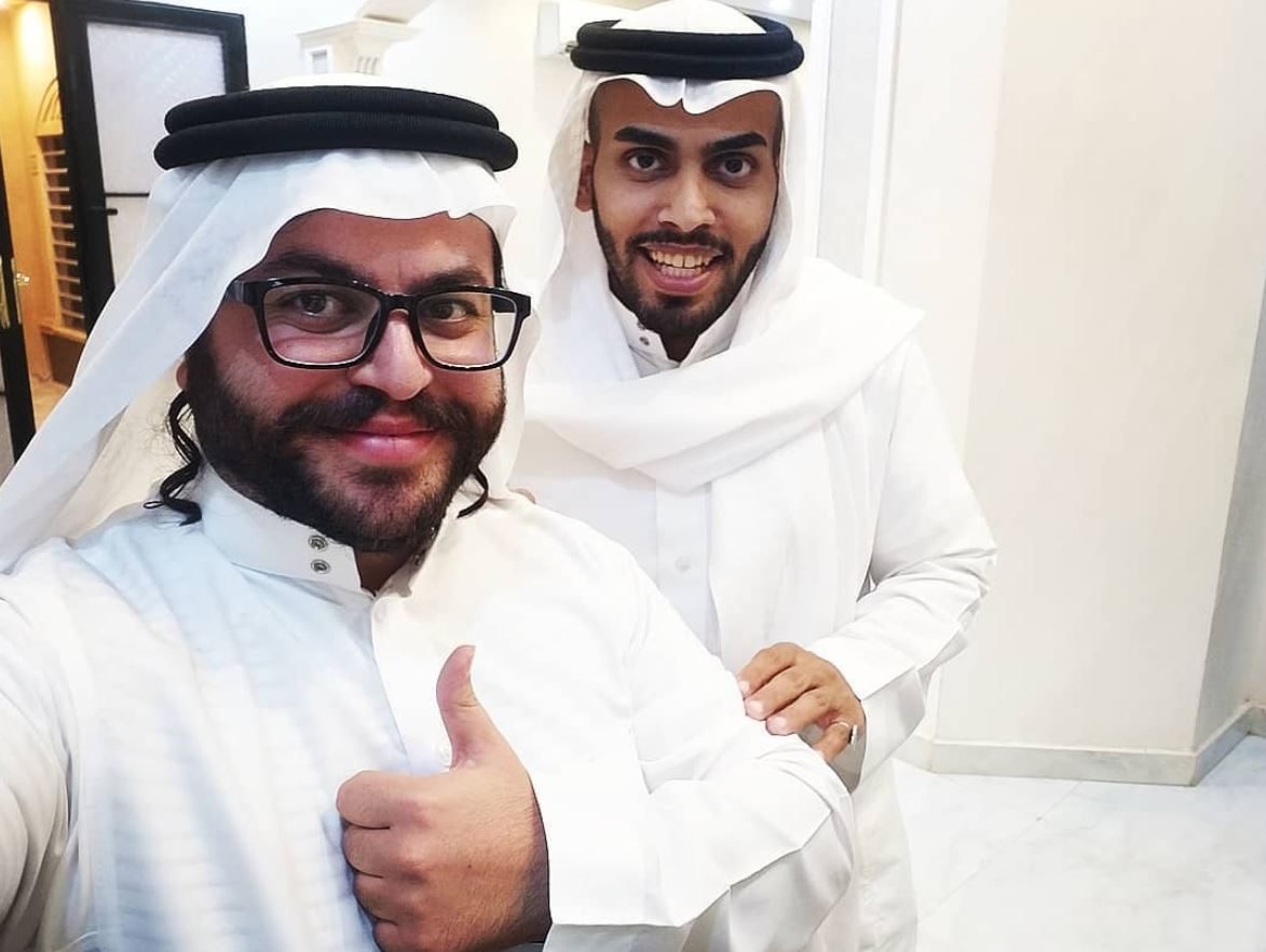 إسرائيلي بزي خليجي في الرياض! استقبله سعودي أثار غضب العرب قبل أشهر
