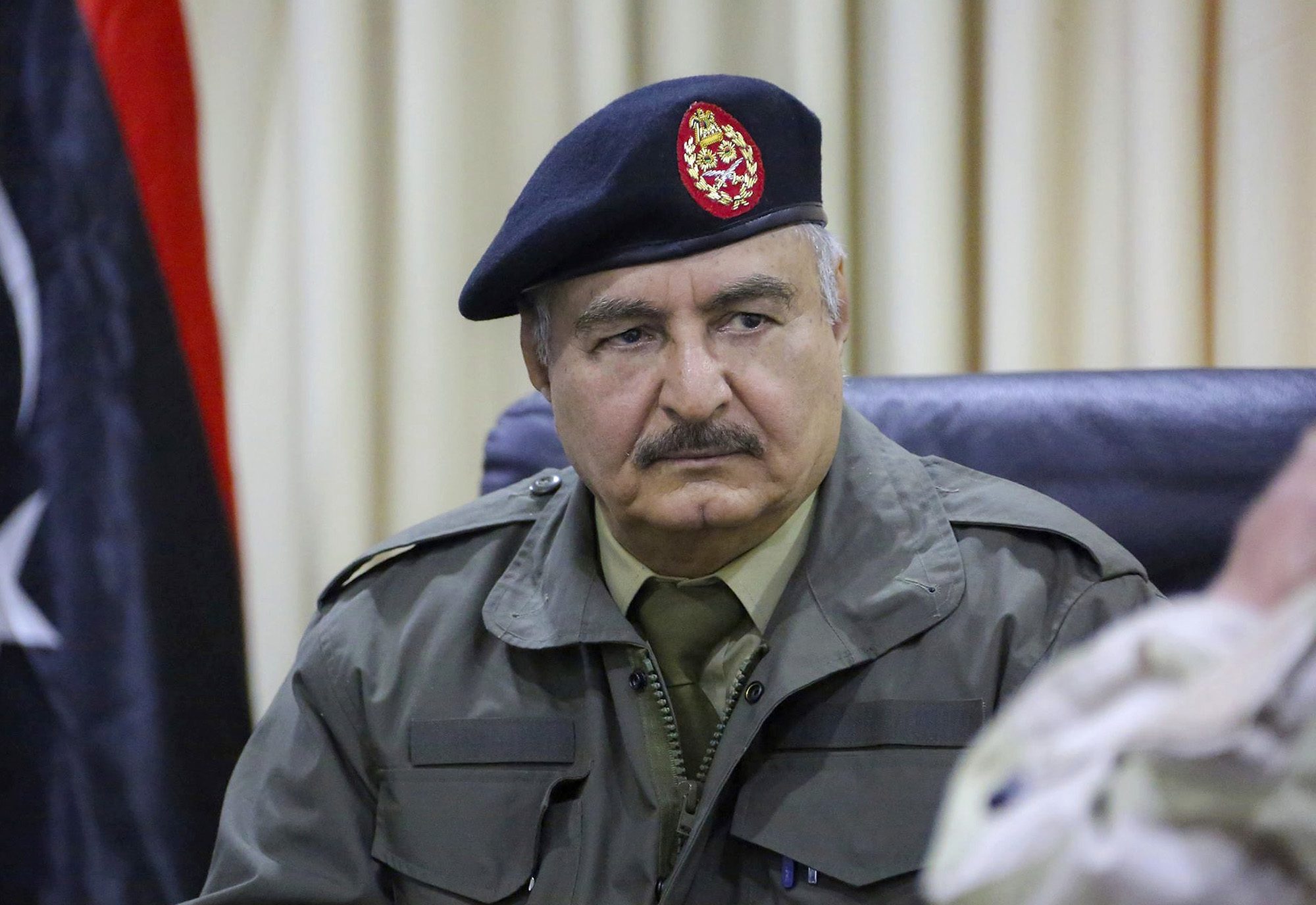 رغم دعم قوى عظمى له.. سر فشل حفتر المتكرر في اقتحام طرابلس، وهل تستطيع قوات الوفاق هزيمته نهائياً؟