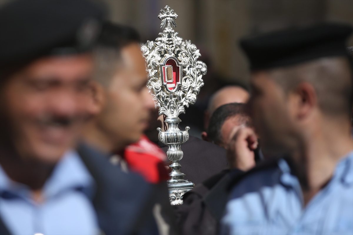 احتفظت بها أوروبا منذ 1300 عام، قطعة من مهد المسيح تصل بيت لحم، واحتفالات باستعادتها