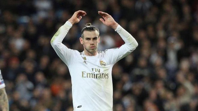 تجاهل الأمر أفضل شيء.. غاريث بيل يواصل هوايته في استفزاز جماهير ريال مدريد