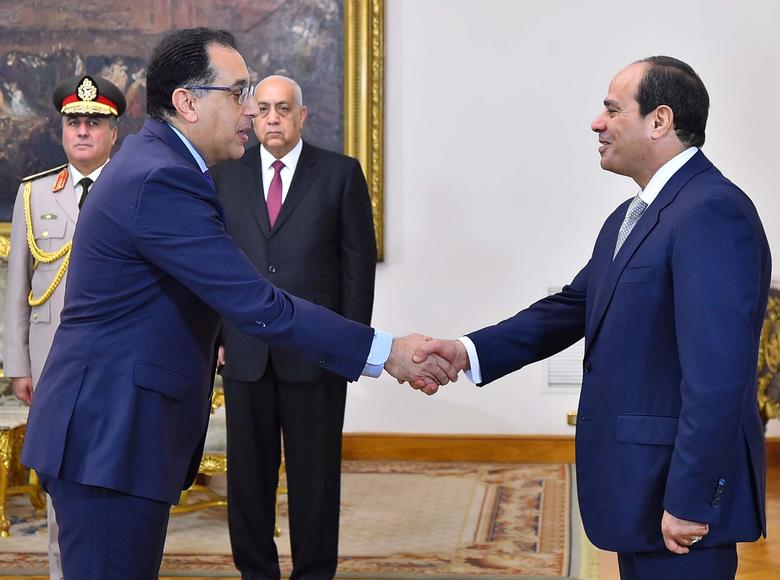 جدل حول تعيين شباب مصريين نواباً للمحافظين.. فكيف تم اختيارهم، وهل لذلك علاقة بخطة السيسي للهيمنة 20 عاماً؟