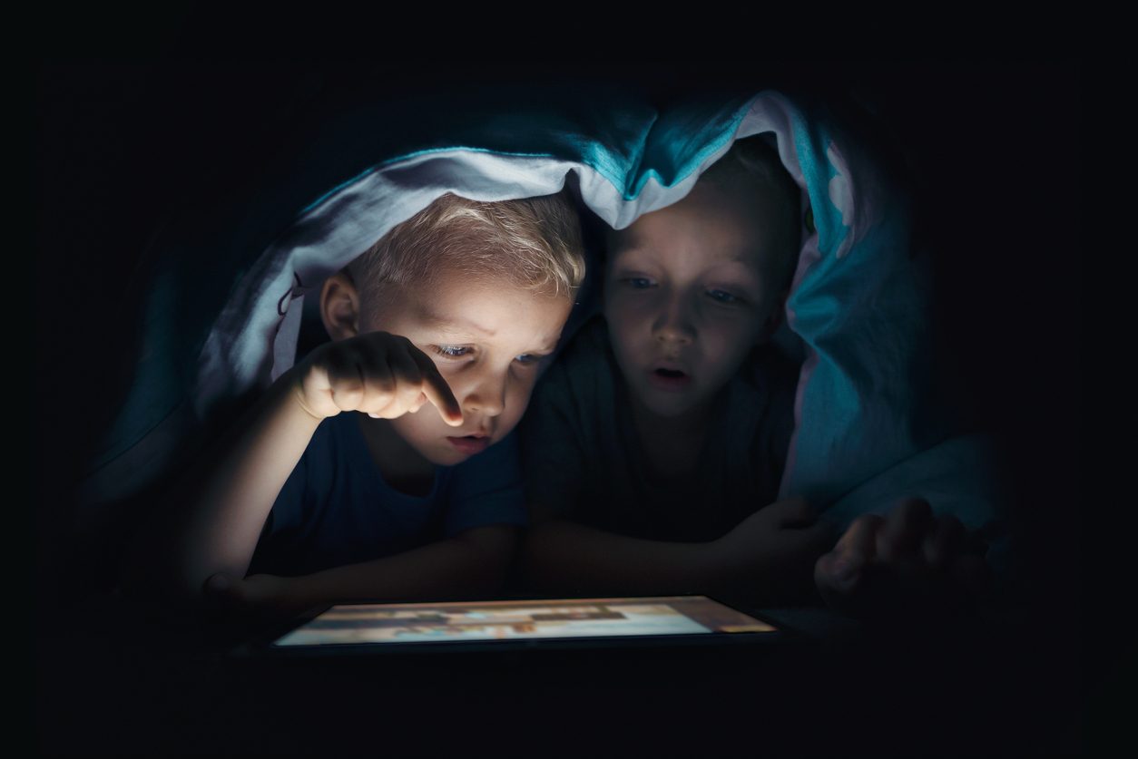 تطبيقات خطيرة على الأطفال