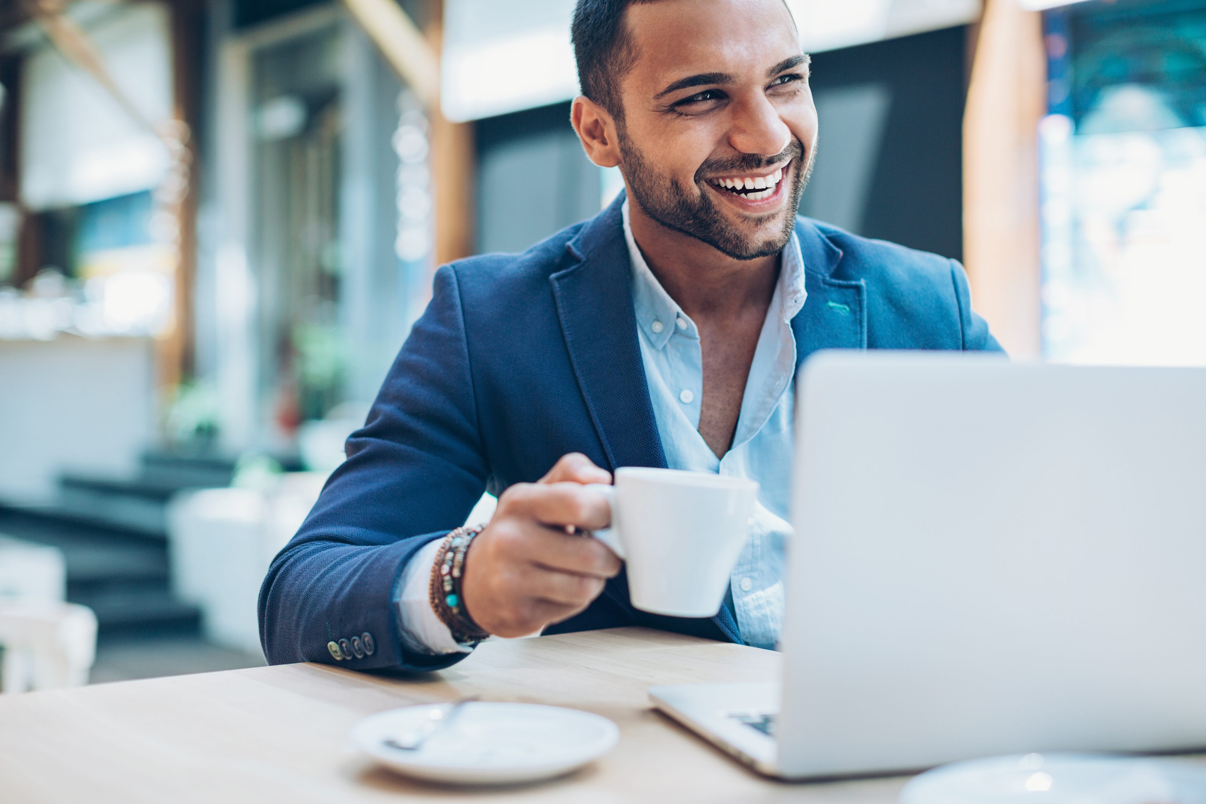 جمعتُ أكياس السكر والكاتشب من المطاعم.. هكذا تحولت من مفلس إلى رجل أعمال