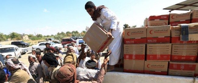 مركز أبحاث يتهم السعودية والإمارات بتوظيف مساعدات الإغاثة لإطالة حرب اليمن