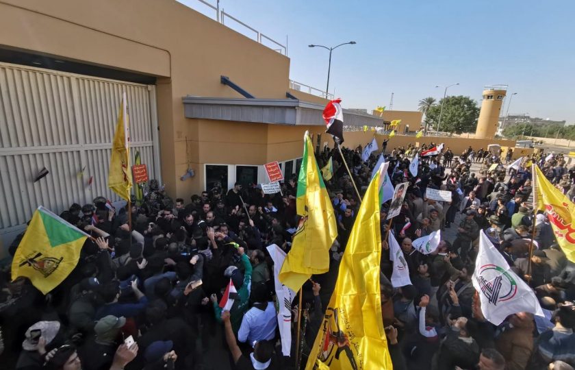 هل يستغل الحشد الشعبي أزمة السفارة الأمريكية بالعراق لتكرار ما فعله الحوثيون بالحراك في اليمن؟