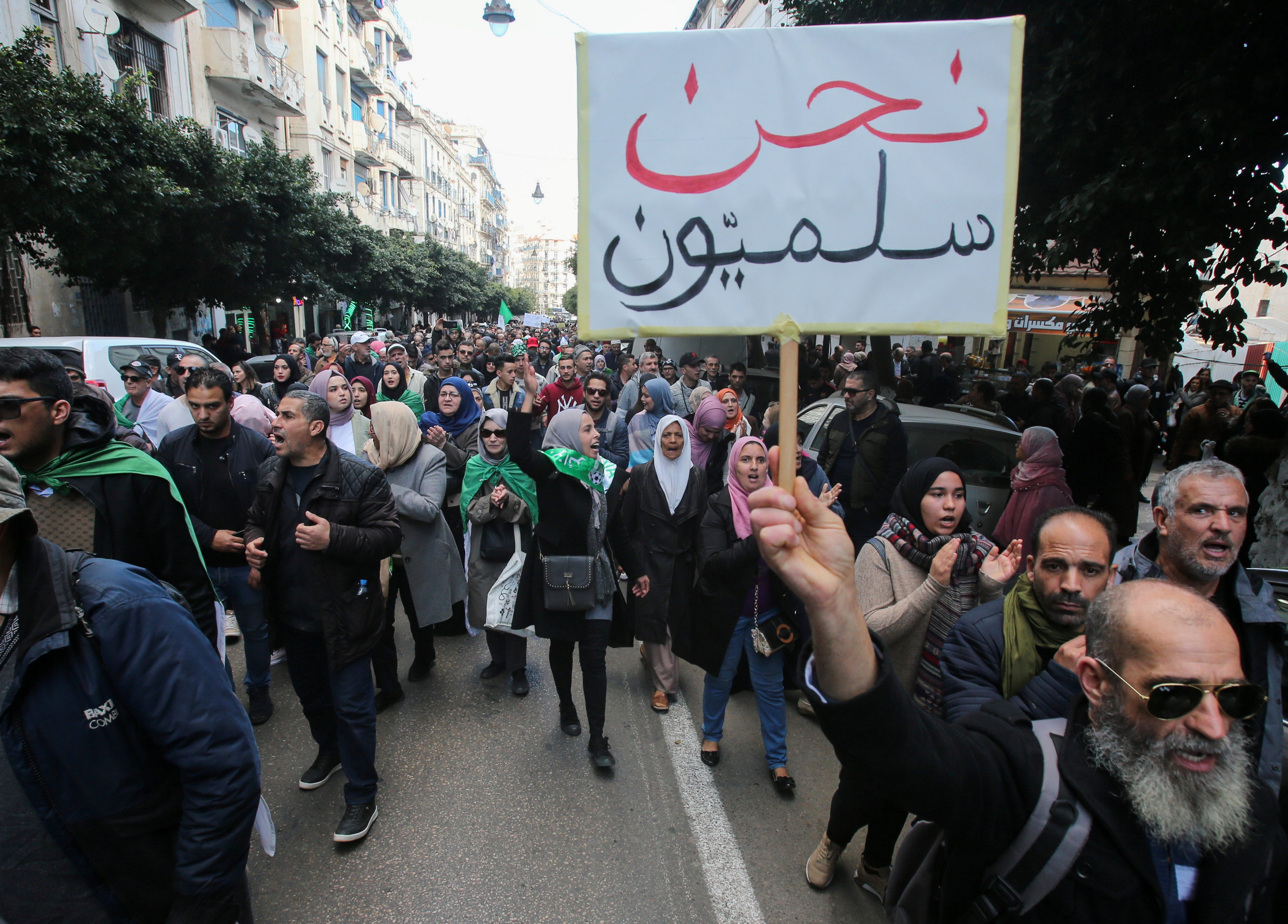 الإفراج عن العشرات من نشطاء الحراك في الجزائر.. توبعوا بتهم «تهديد الوحدة الوطنية»