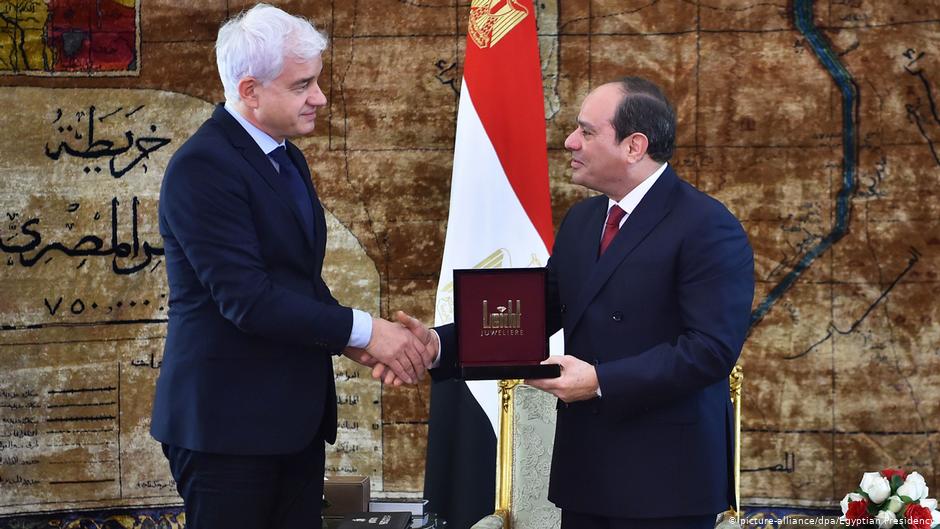 “نتبرأ منه، لقد كان خطأ”.. أوبرا ألمانية تعتذر عن منح السيسي وساماً، بسبب انتهاكات حقوق الإنسان في مصر