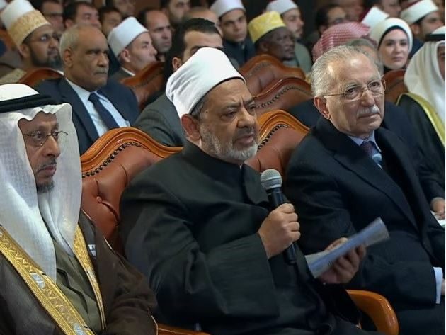 سجال بين شيخ الأزهر ورئيس جامعة القاهرة بخصوص تجديد الخطاب الديني.. الطيب: كان يجب عليك دراسة ما ستقوله