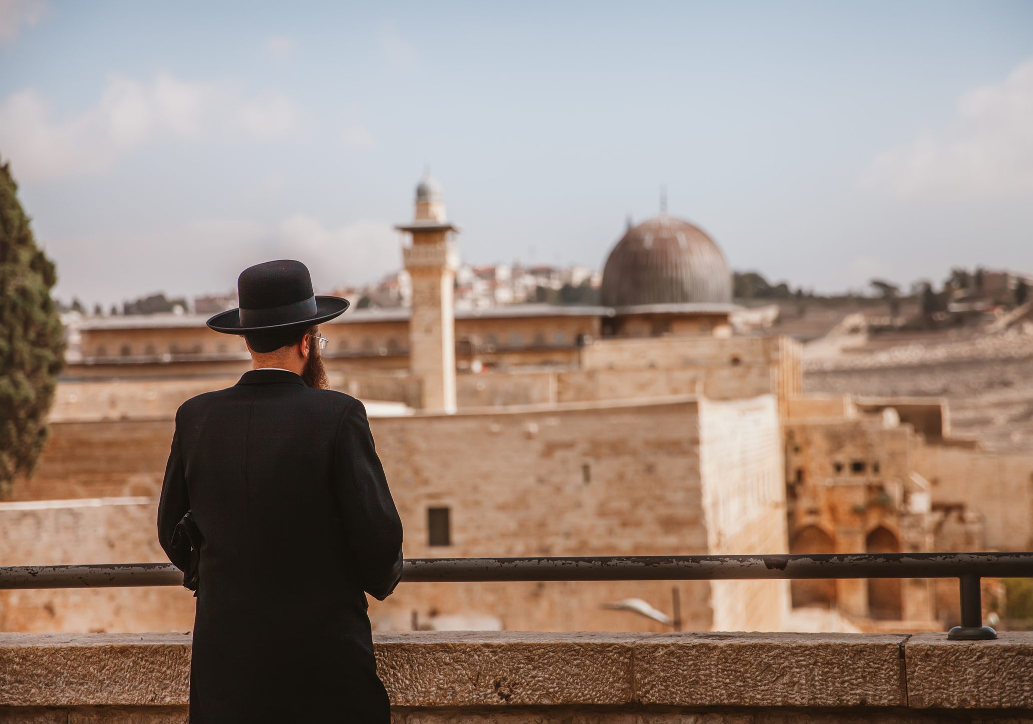اعتقال حاخام إسرائيلي في القدس بتهمة «استعباد عشرات النساء والأطفال»