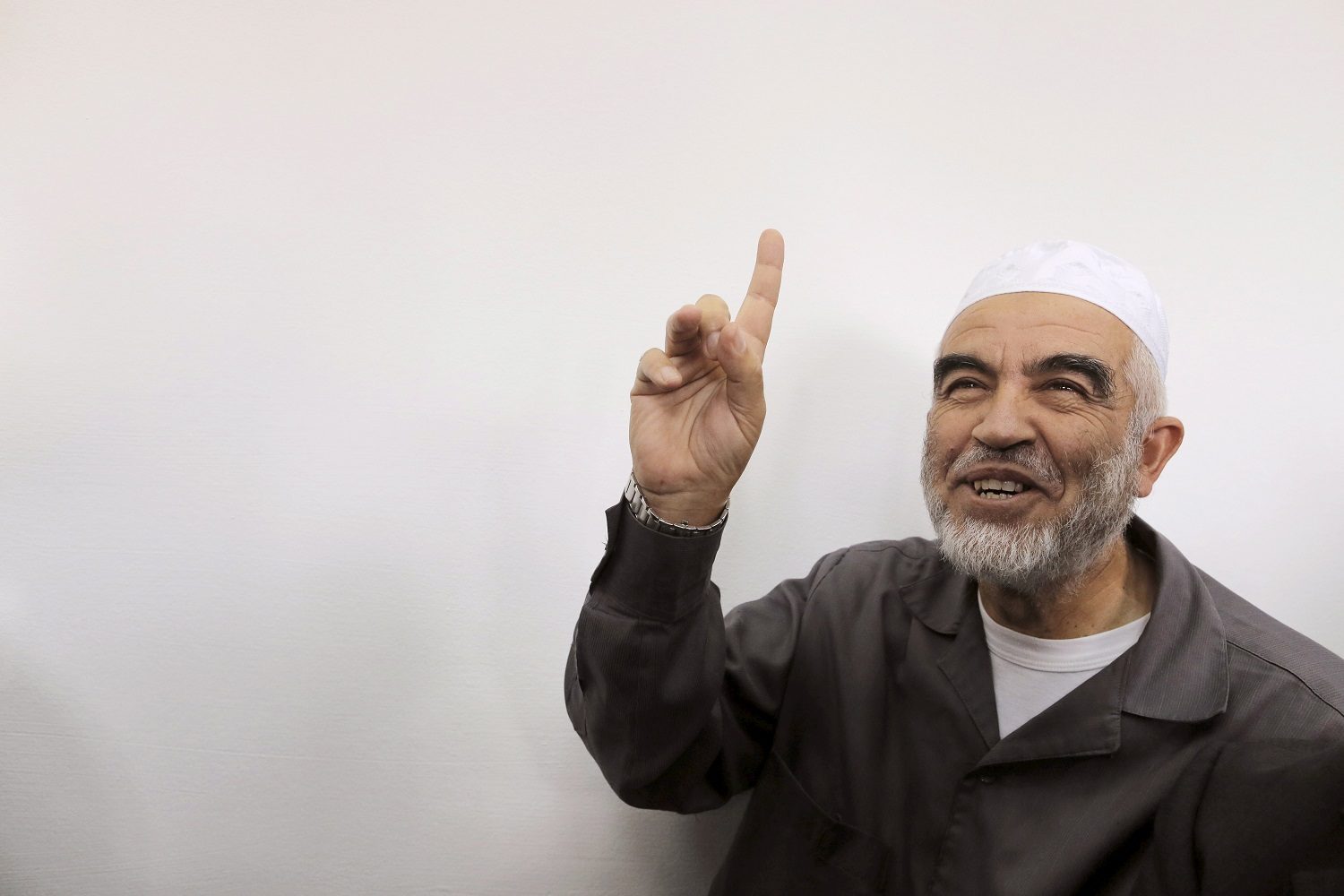 إسرائيل تُعيد الشيخ رائد صلاح إلى السجن مجدداً.. حكم جديد بحبسه 28 شهراً