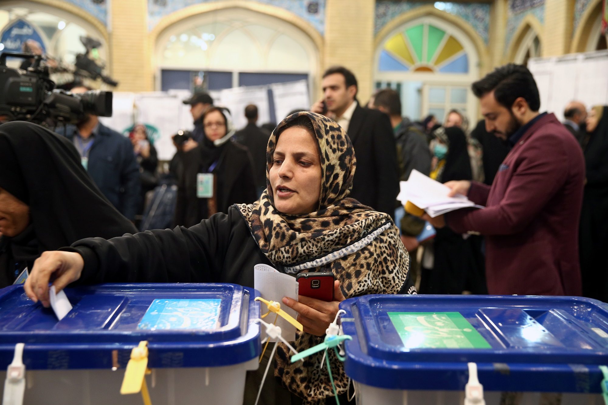 رويترز: مرشحون مرتبطون بالحرس الثوري يتقدمون في انتخابات البرلمان الإيراني ويتجهون للفوز بأغلبية