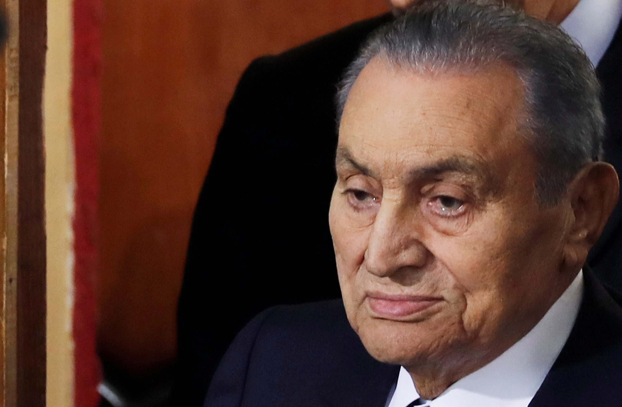 وضعوه على جهاز تنفس اصطناعي واستدعوا عائلته.. الساعات الأخيرة من حياة رئيس مصر الأسبق مبارك