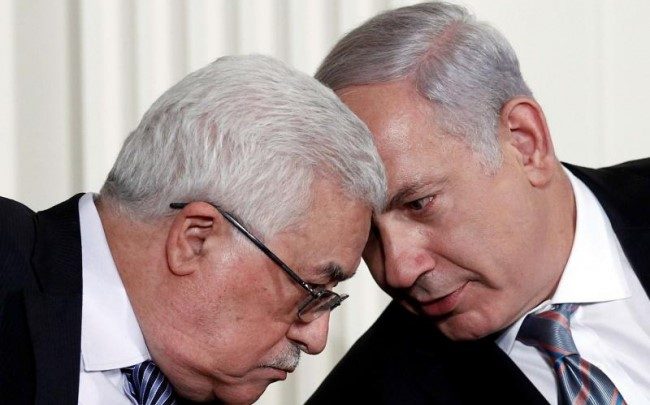 الرئيس الفلسطيني محمود عباس ورئيس الوزراء الإسرائيلي/رويترز