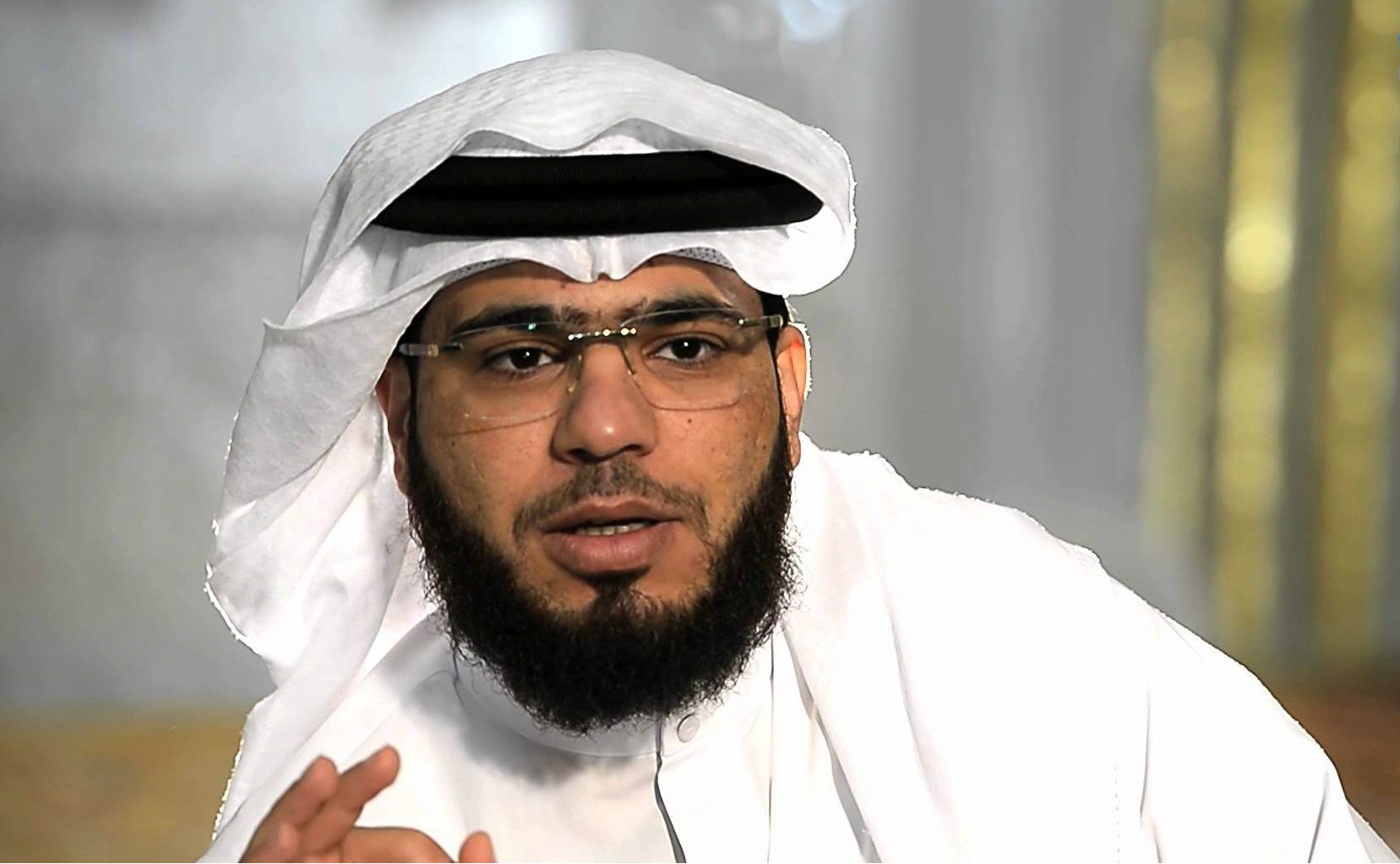 في تطور مفاجئ.. إحالة الداعية الإماراتي وسيم يوسف للمحاكمة بتهمة “إثارة الفتنة في المجتمع”