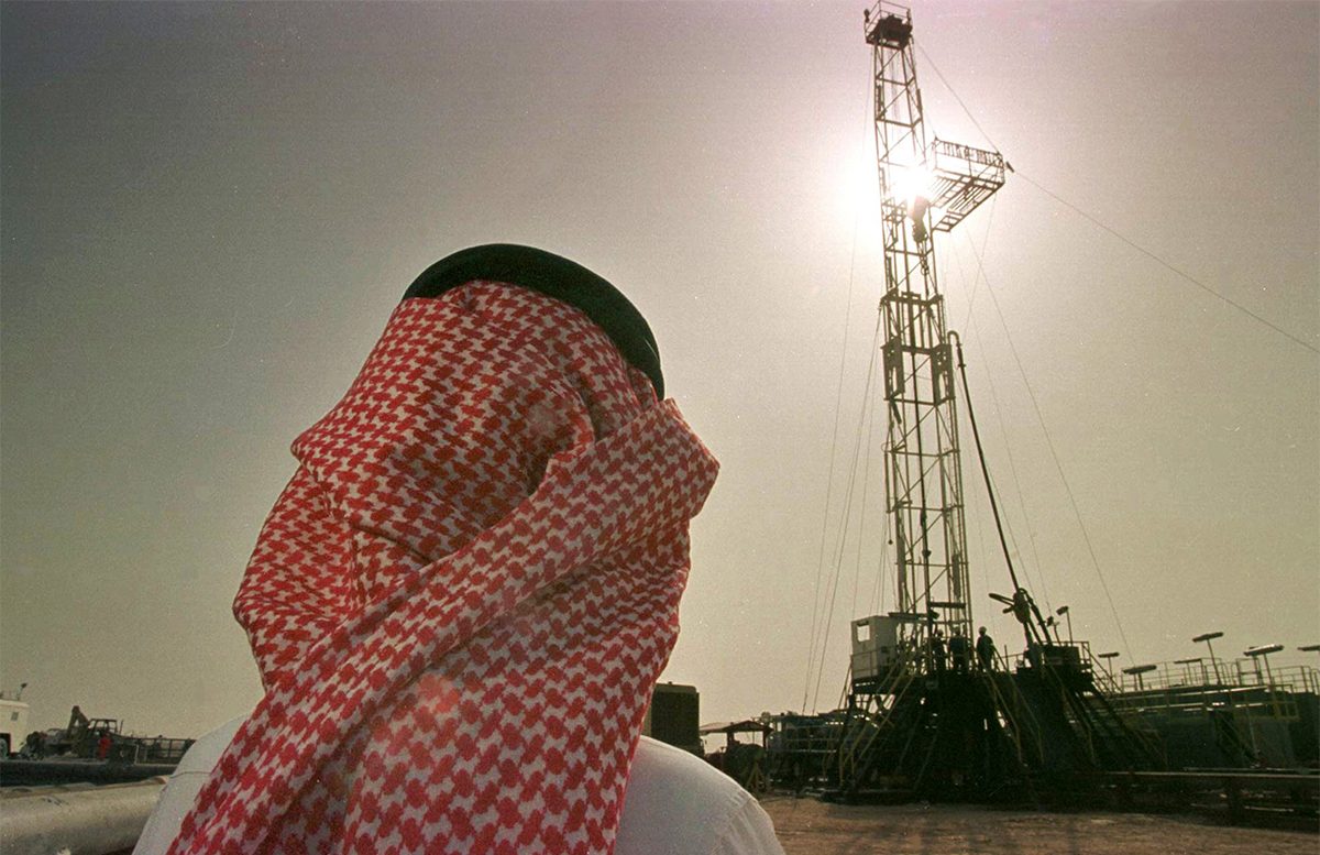 سيكون عاماً صعباً.. إلى أي مدى ستلحق أزمة النفط السعودي الضرر بجيران المملكة؟