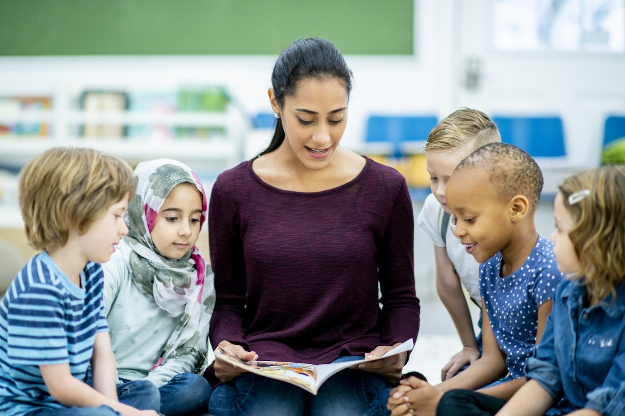 ما الذي تغير في حياة تلاميذي بالمدرسة بعد أن جعلتُ القراءة جزءاً من يومهم؟