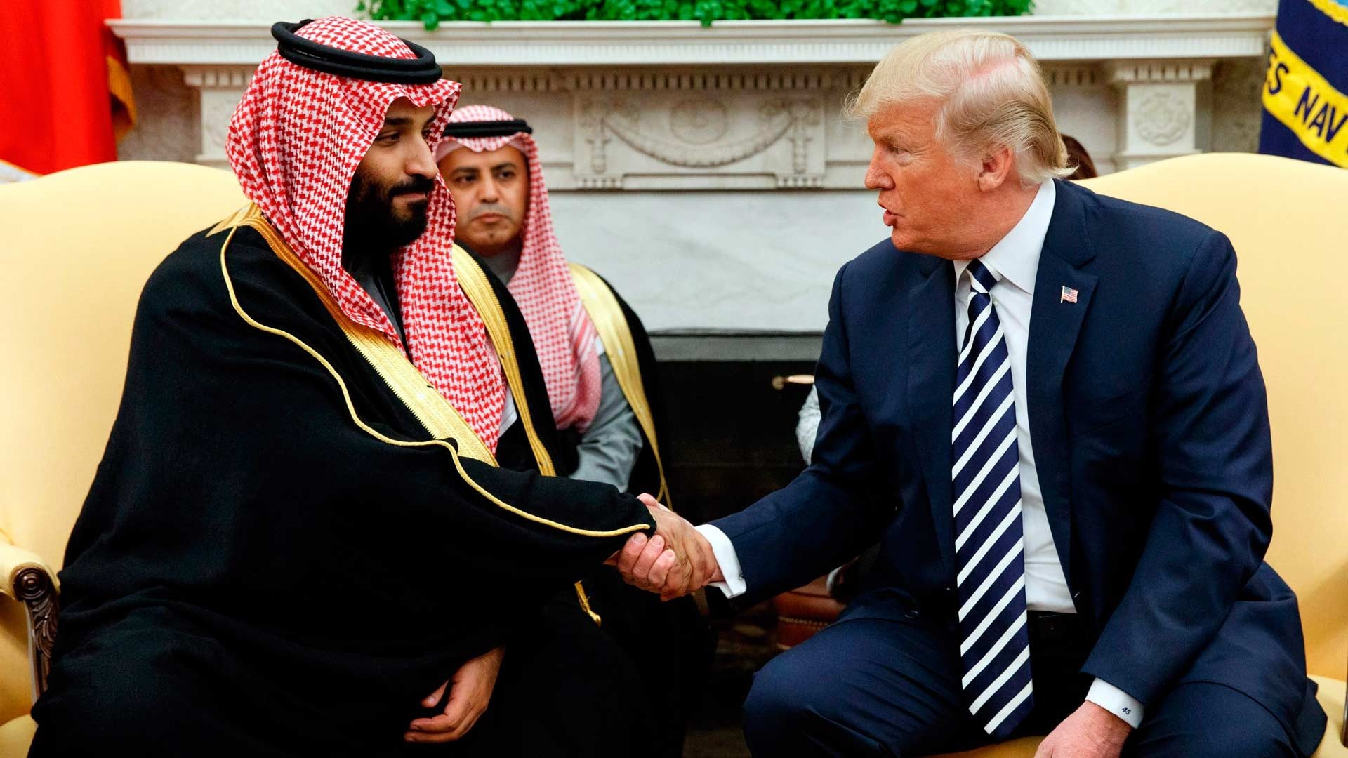 السعودية أم ترامب.. هل ورط محمد بن سلمان بلاده بتخفيض سعر النفط؟