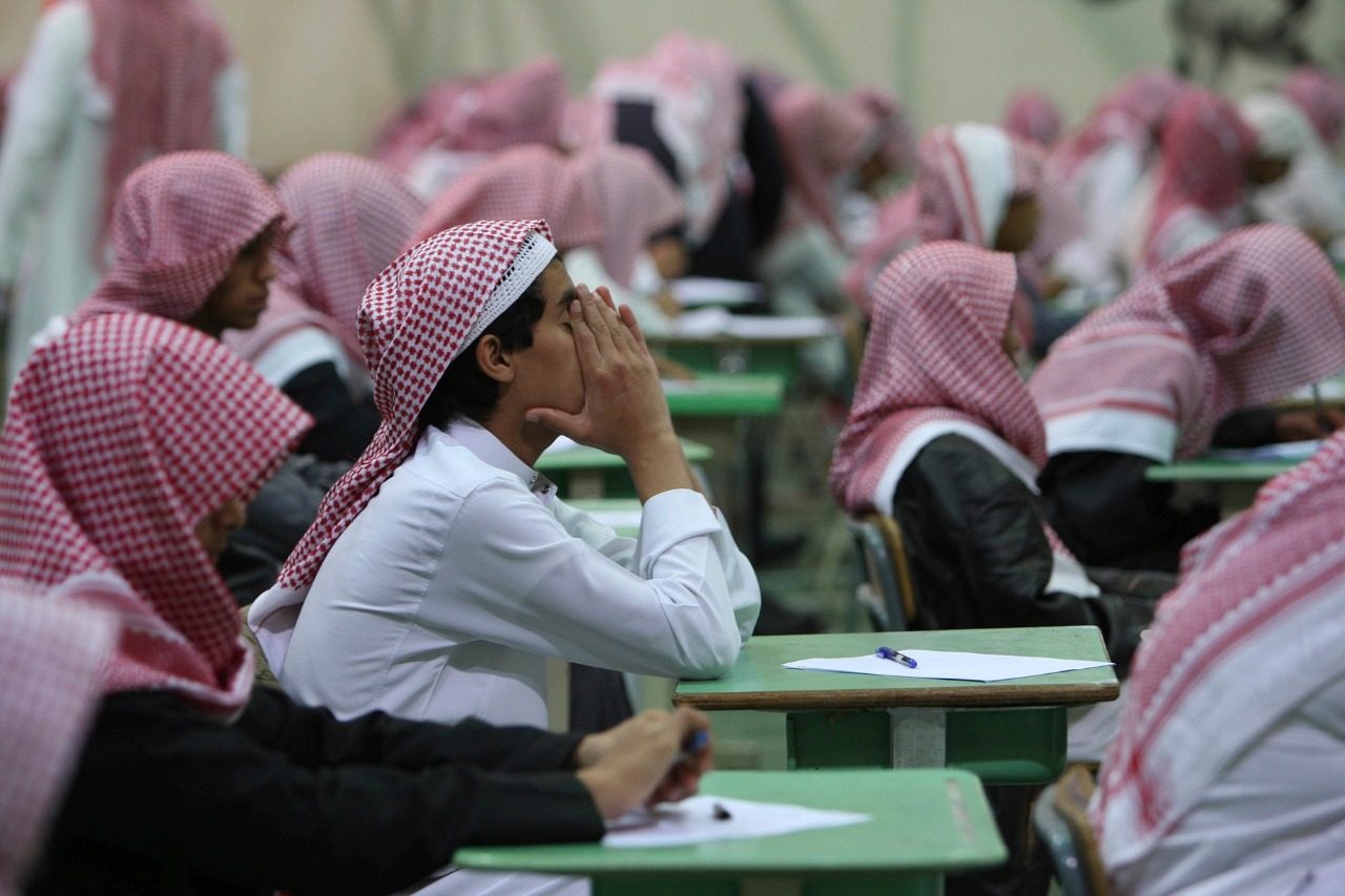 بينما مصير طلاب الجامعات غامض.. السعودية تلغي الامتحانات وتنقل الجميع إلى الفصول التالية بسبب كورونا