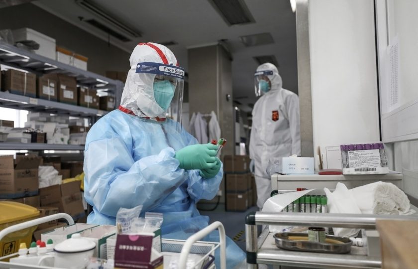 يعمل عليه 500 خبير دولي.. مسؤولة بالصحة العالمية: لقاح مُحتمل لكورونا سيكون جاهزاً خلال 18 شهراً