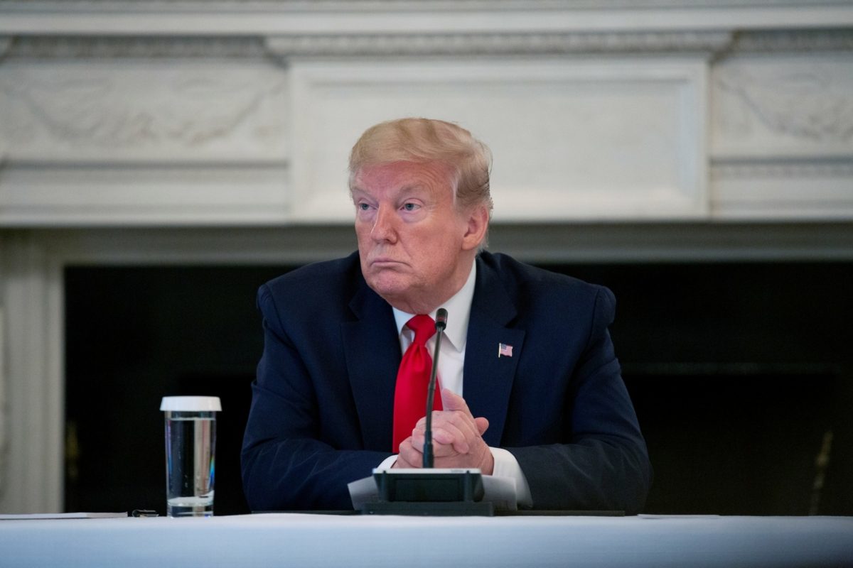 خدع البيت الأبيض بتغريدة.. أمريكي يتلقى 69 مليون دولار مقابل أجهزة تنفس لم تحصل عليها نيويورك بعد
