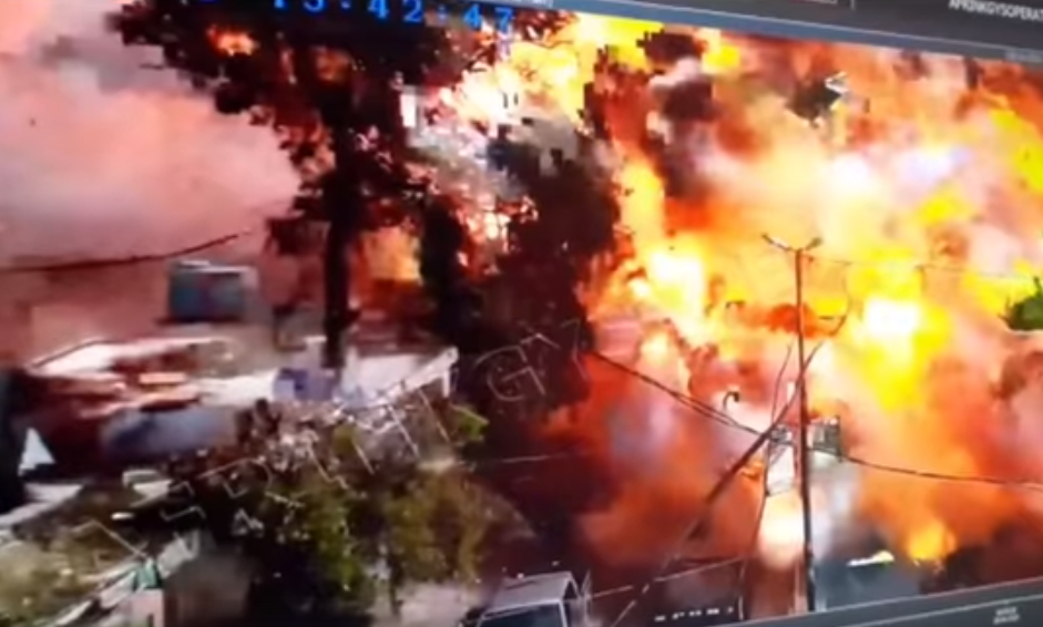 فيديو للحظة تفجير صهريج وقود عند سوق شعبي في عفرين قتل عشرات السوريين