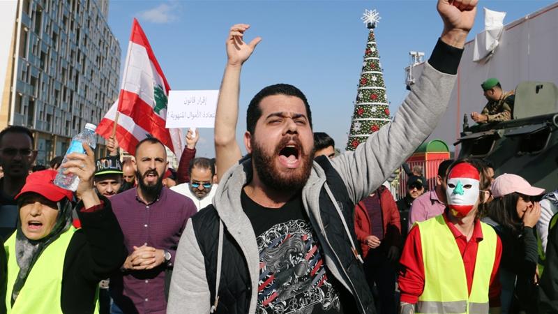 “نريد الحليب لأطفالنا”.. الجوع يهدد لبنان بالحرب الأهلية، وما فعله المصرف المركزي بالدولار فاقم المأساة