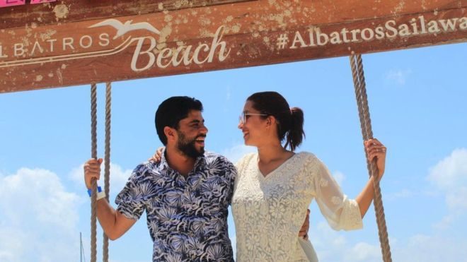 زوجان مصريان يعلَقان في شهر عسل لا ينتهي! حاصرهما كورونا ليعيشان بواحدة من أجمل بقاع الأرض