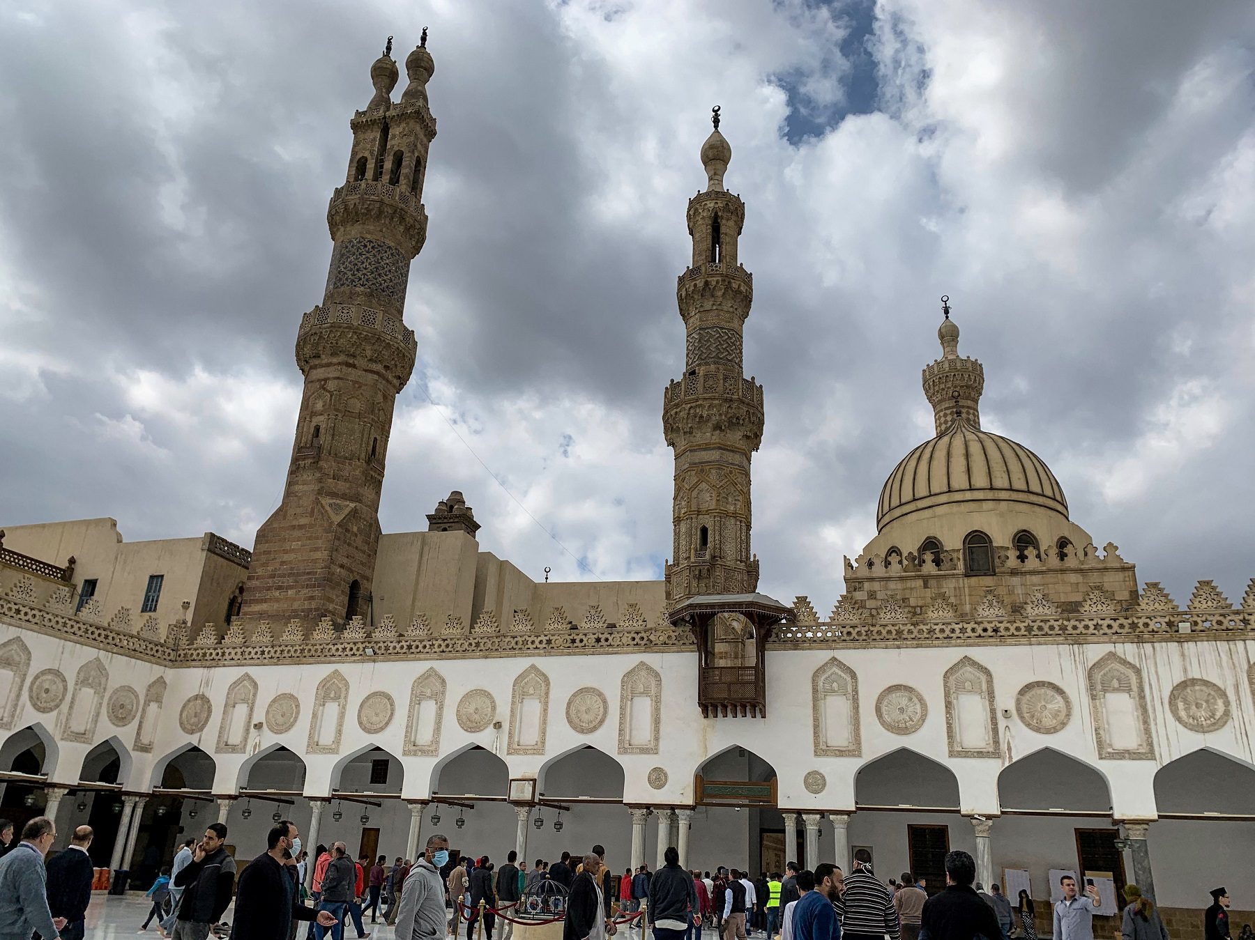 الجامع الأزهر يعيد صلاة التراويح.. ستكون في العشر الأواخر من رمضان وبحضور الأئمة والعمال فقط