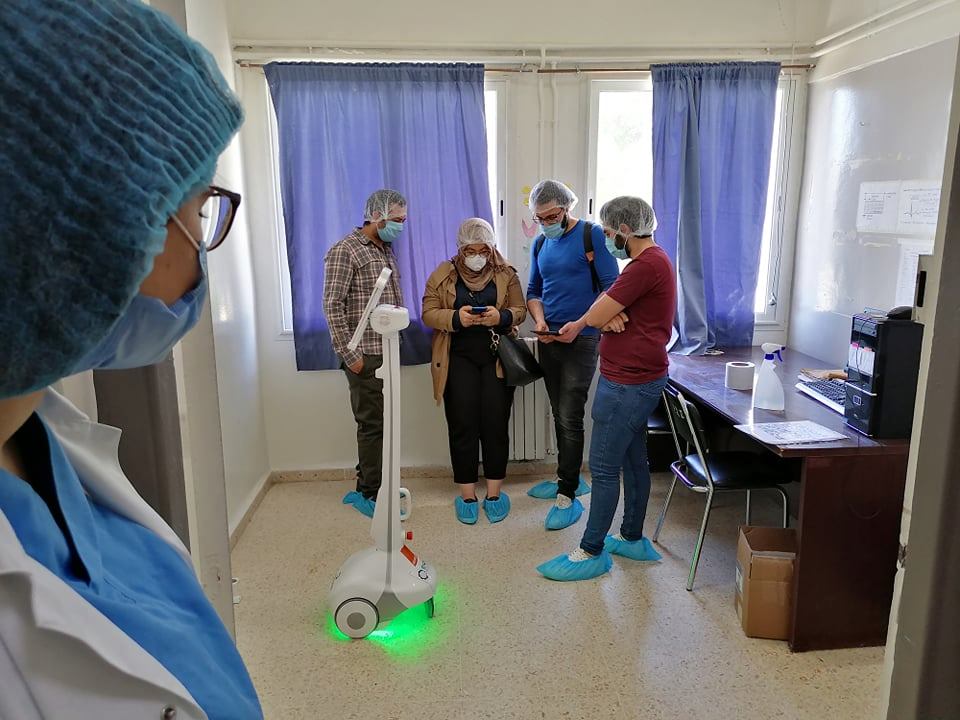 يقيس نبضات القلب والحرارة.. مستشفى تونسي يوظف “روبوتاً” لرعاية مرضى كورونا