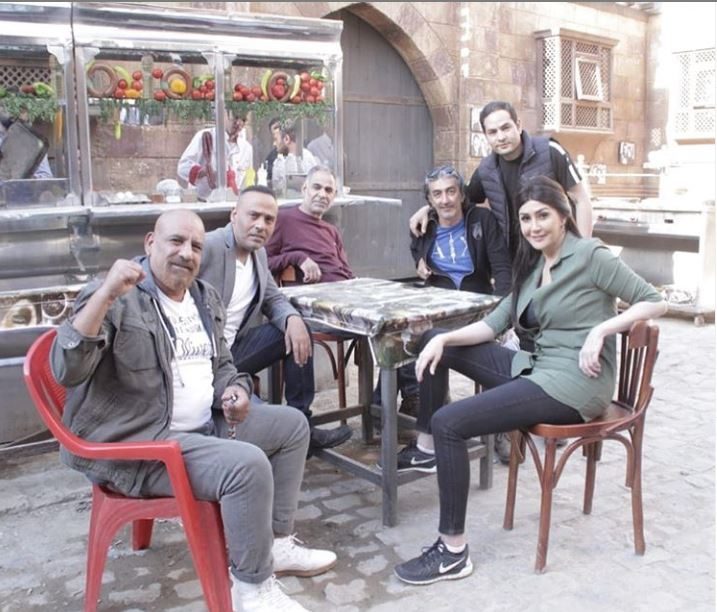 غادة مع فريق عمل المسلسل