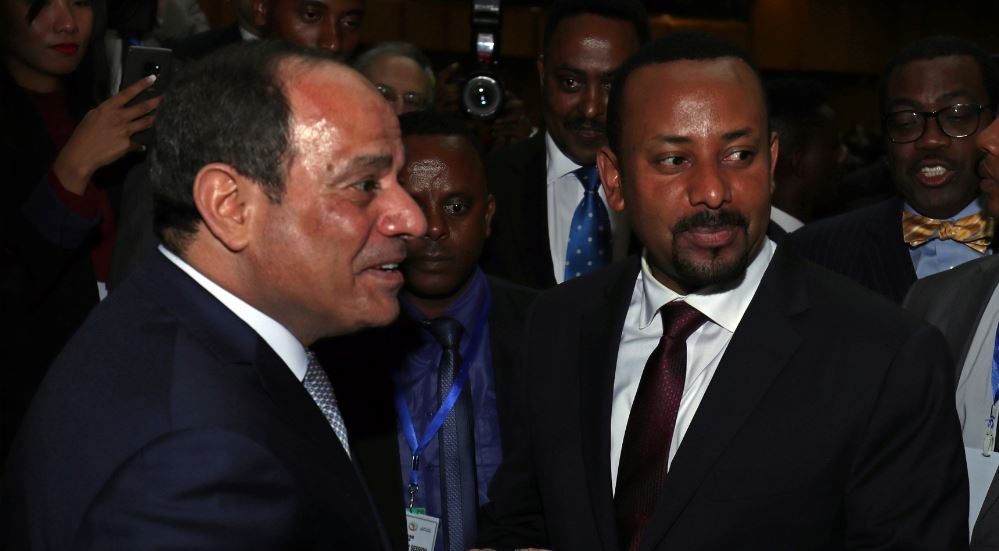 عبدالفتاح السيسي مع آبي أحمد/رويترز