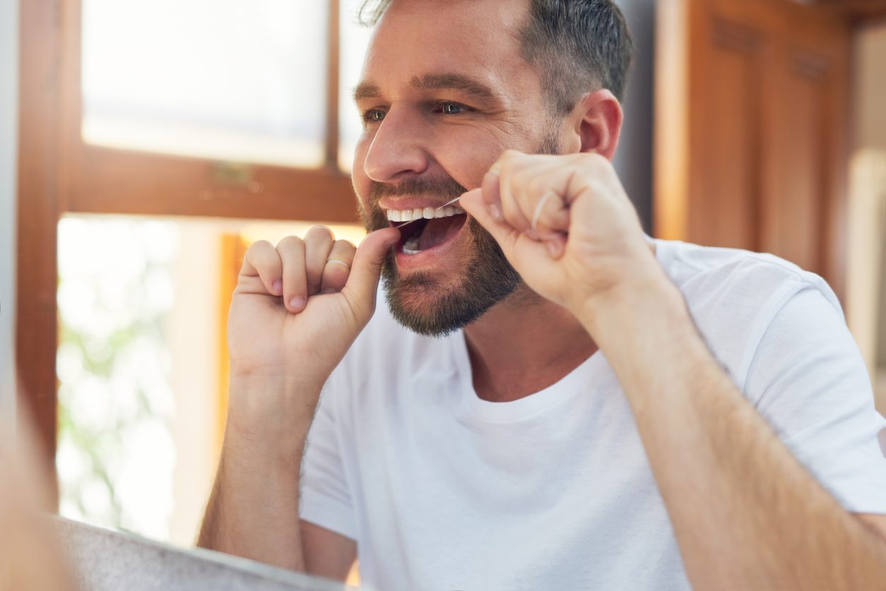تكنيك استخدام خيط الأسنان.. من شراء النوع الأنسب، وحتى طريقة استعماله