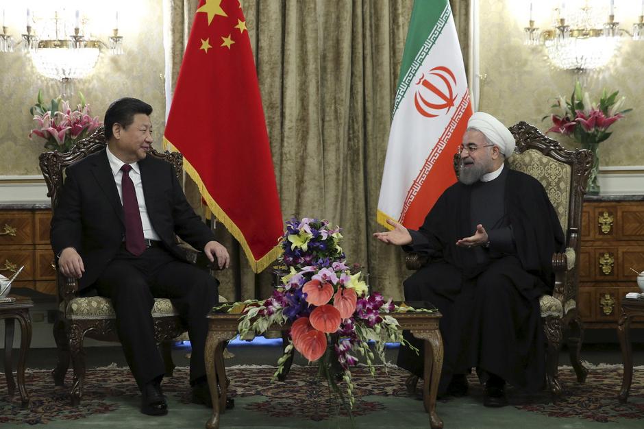 “إيران معروضة للبيع”.. الصين تغري طهران بـ400 مليار دولار ضمن اتفاق سري، والثمن باهظ لدرجة استفزت البرلمان