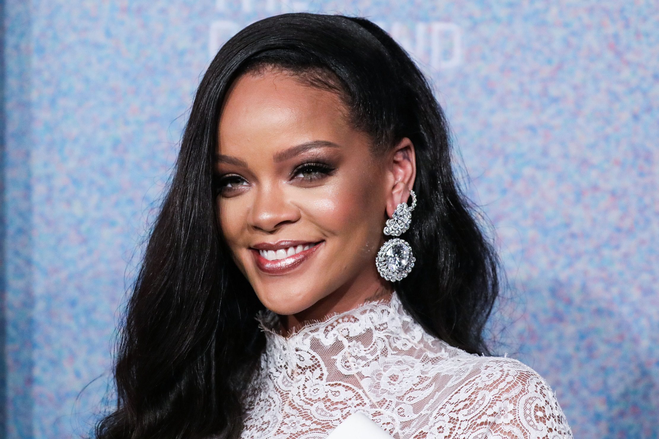 صالحة للعناية ببشرة الرجل أيضا.. ريانا تقول إن مجموعتها الجديدة Fenty Skin  تشمل الجنسين