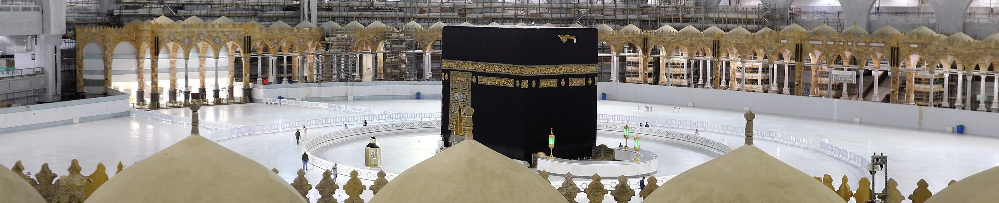 الحجاج يبدأون بالتوافد إلى مكة لأداء حج استثنائي بسبب كورونا.. فيديو لأول الوفود الواصلة