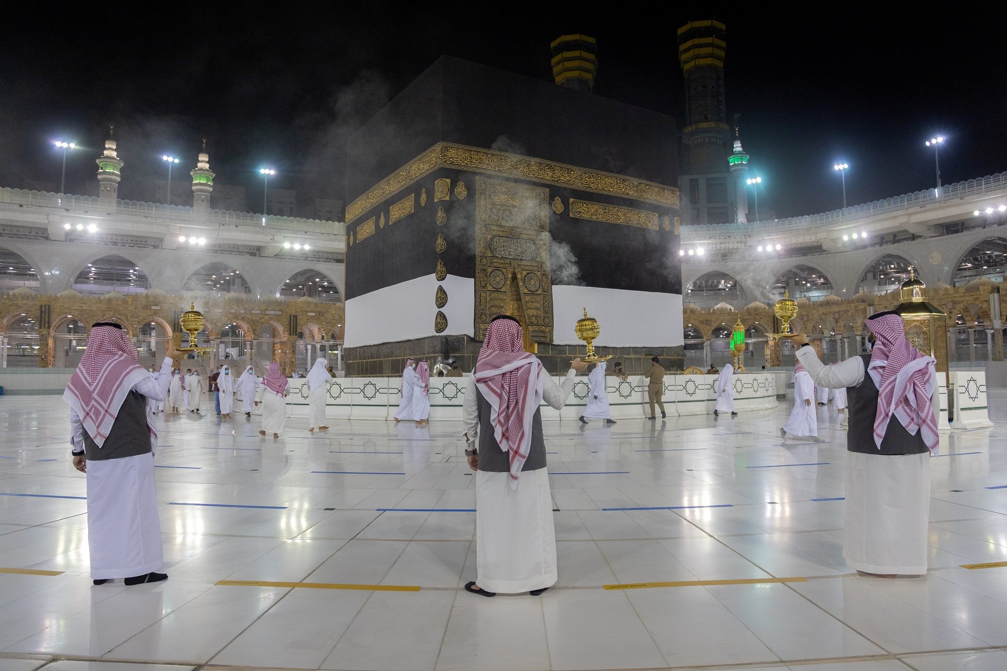 الطواف كما لم تشاهده من قبل.. فيديو يظهر شكلاً جديداً لأداء مناسك الحج بسبب كورونا