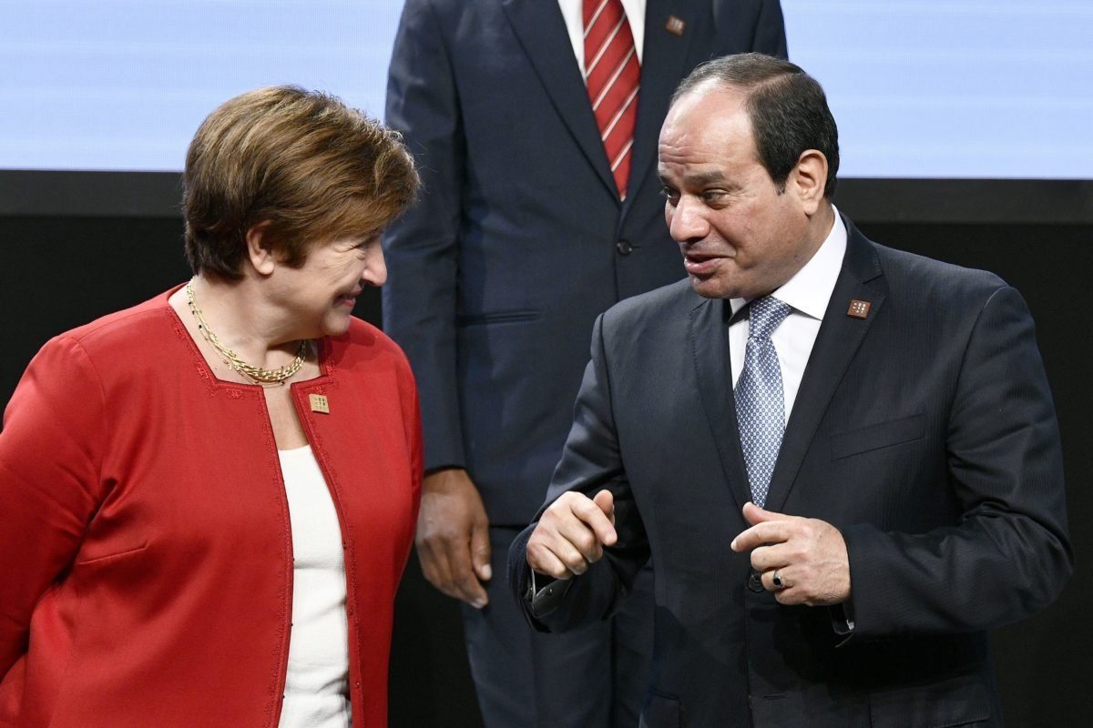 الرئيس المصري عبدالفتاح السيسي والمدير التنفيذي السابق لصندوق النقد الدولي كريستالينا جورجيفا، أرشيفية/ رويترز