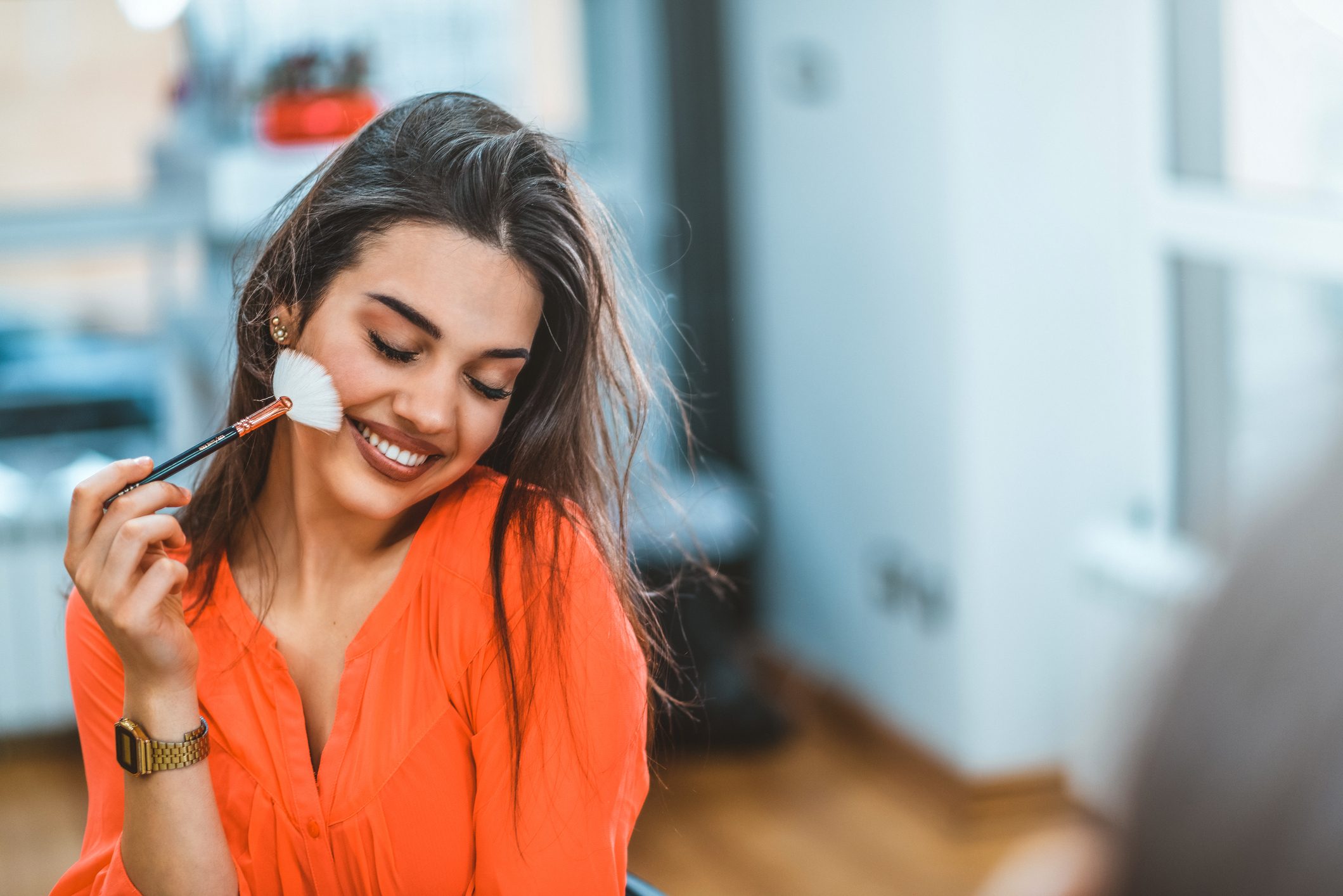 للحصول على إطلالة الستينات بلمسات عصرية، استخدمي هذه المنتجات