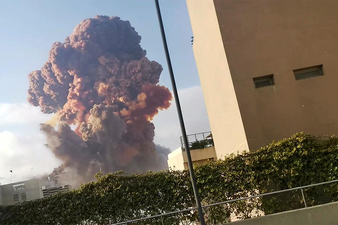 كيف تتحول نترات الآمونيوم من مصدر للحياة إلى قنبلة ذرية صغيرة، وما سبب انفجارها في مرفأ بيروت؟