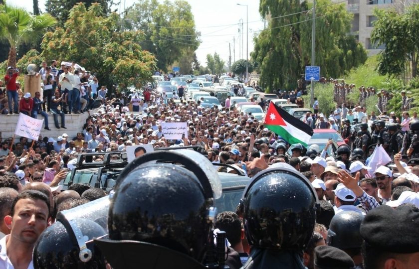 الأردن يفرج عن أعضاء مجلس نقابة المعلمين وعدد من المدرسين.. قرار تزامن مع بدء العودة للمدارس