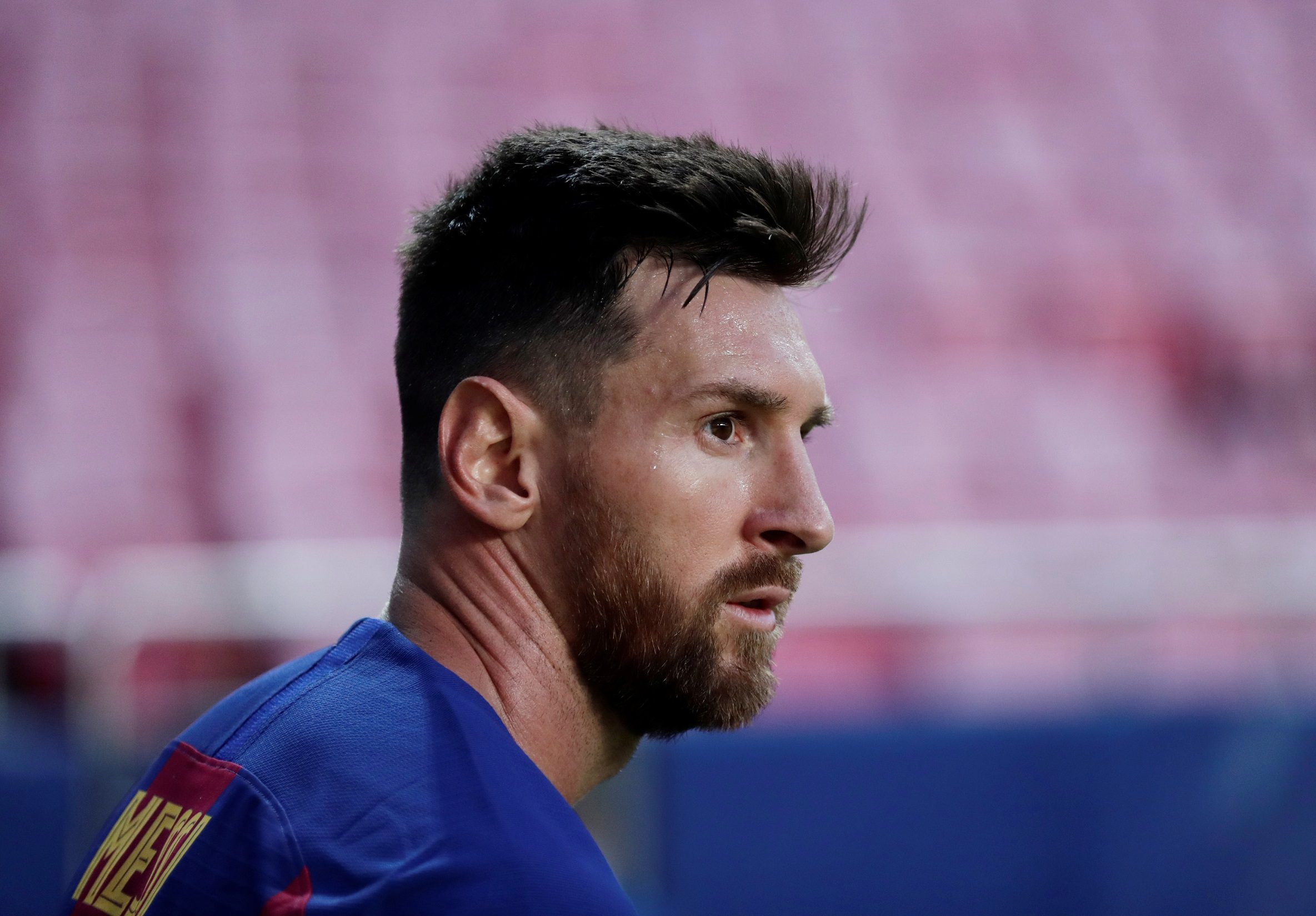 ليونيل ميسي يقول وداعاً لبرشلونة (رويترز)