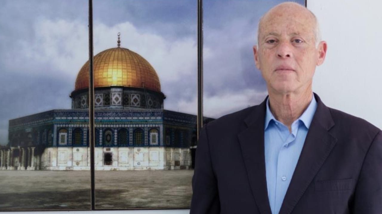 من خيانة عظمى إلى وجهة نظر تُحترم! لماذا تغير موقف الرئيس التونسي تجاه التطبيع مع إسرائيل؟