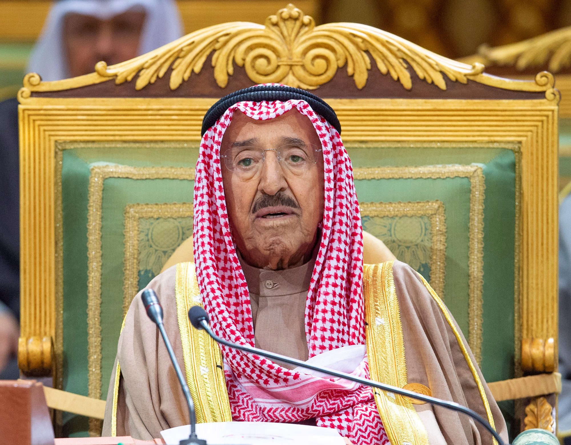 الديوان الأميري في الكويت يصدر بياناً يحسم الجدل حول صحة أمير البلاد بعد “شائعات الوفاة”