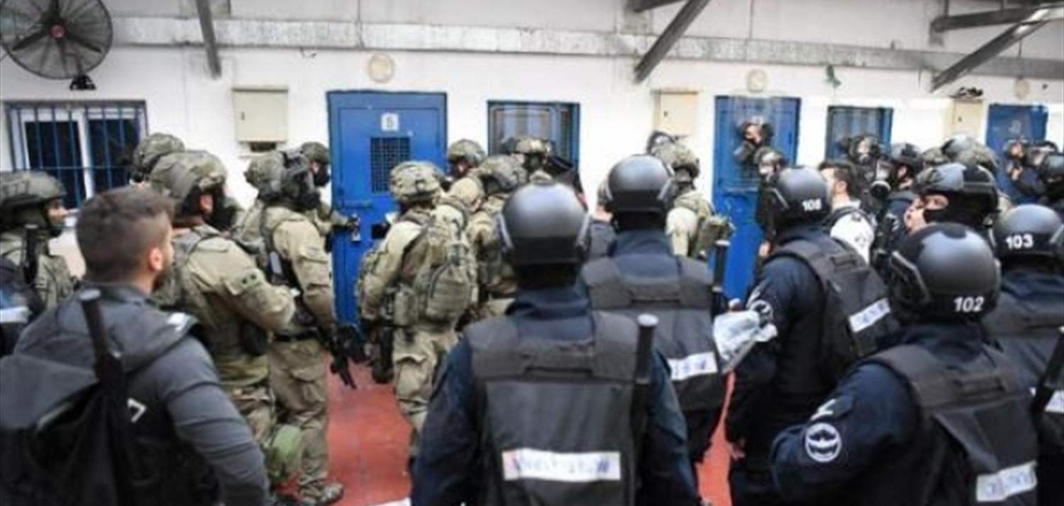 يشترونها بأموالهم الخاصة وتسحبها سلطات الاحتلال منهم لعقابهم.. سجن عوفر يصادر كل المراوح بعد الاحتجاجات
