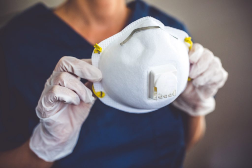 صورة لكمامة N95 تُظهر المرشح  (Istock)