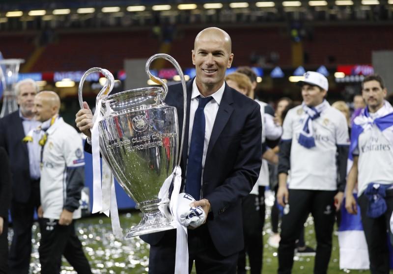 مدرب نادي ريال مدريد السابق زين الدين زيدان/رويترز 