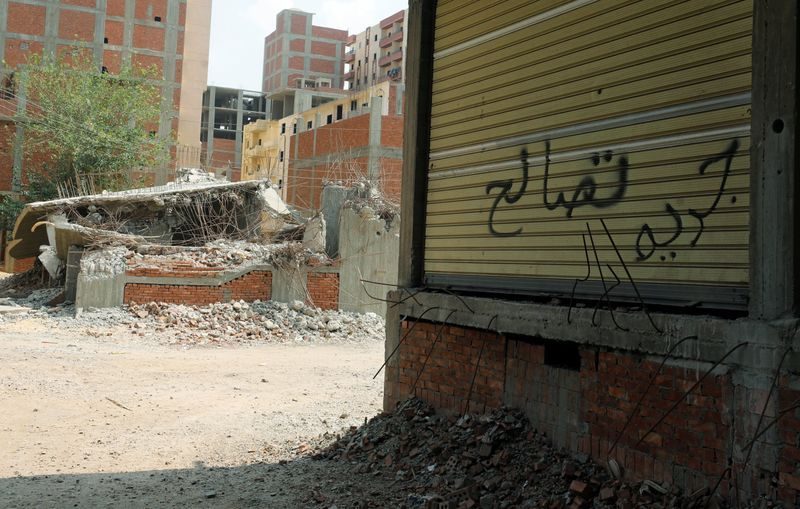 الدفع أو الهدم.. هكذا يحاول المصريون سداد غرامات المباني غير المرخصة